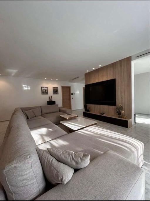 3 Bedrooms Luxe Malabata Hills Appartement *